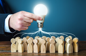 历史上与诸葛亮齐名的是谁